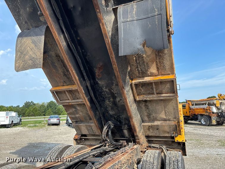 image for item DZ4538 2011 International WorkStar 7500 dump truck