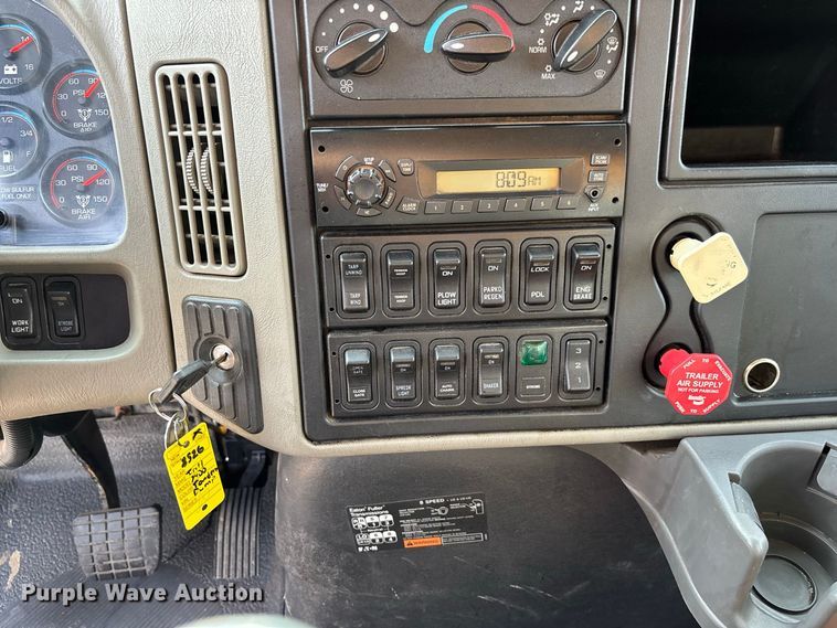 image for item DZ4538 2011 International WorkStar 7500 dump truck