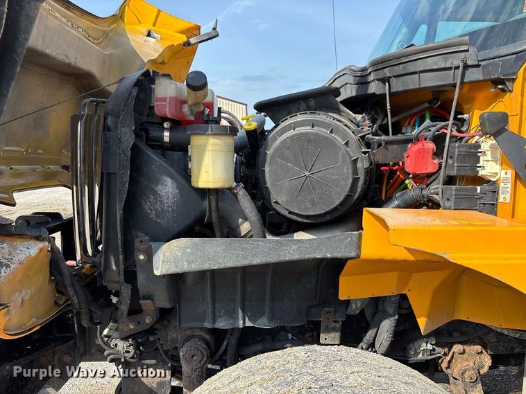 image for item DZ4538 2011 International WorkStar 7500 dump truck