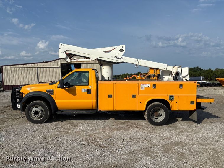 image for item DZ4539 2009 Ford F550 Super Duty bucket truck