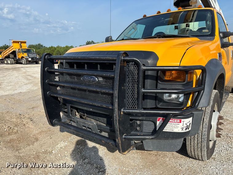 image for item DZ4539 2009 Ford F550 Super Duty bucket truck