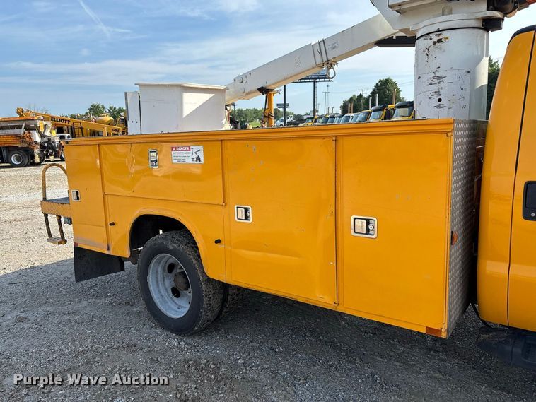 image for item DZ4539 2009 Ford F550 Super Duty bucket truck