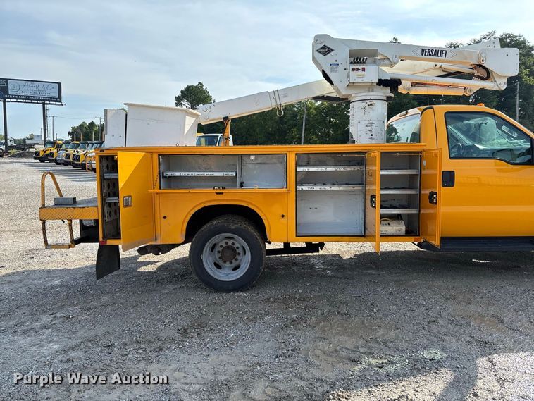image for item DZ4539 2009 Ford F550 Super Duty bucket truck