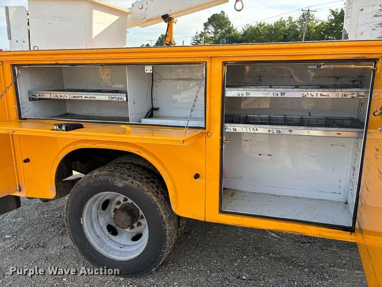 image for item DZ4539 2009 Ford F550 Super Duty bucket truck