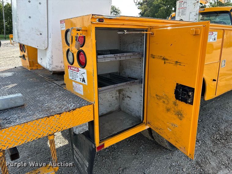 image for item DZ4539 2009 Ford F550 Super Duty bucket truck