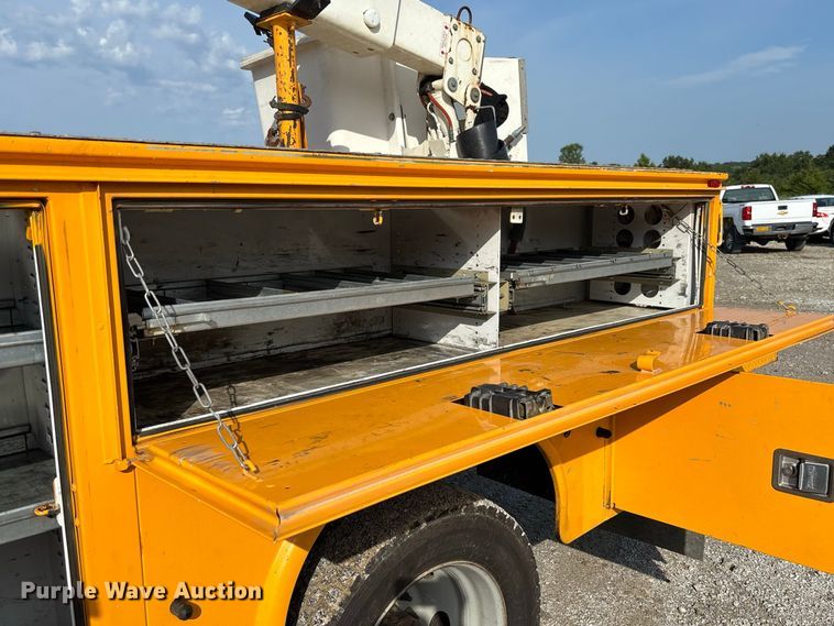 image for item DZ4539 2009 Ford F550 Super Duty bucket truck