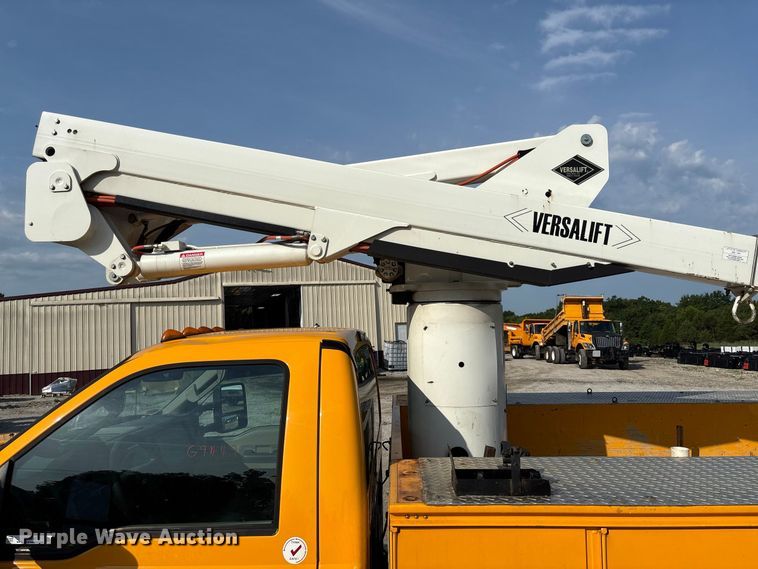 image for item DZ4539 2009 Ford F550 Super Duty bucket truck