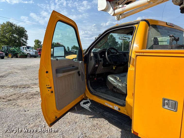 image for item DZ4539 2009 Ford F550 Super Duty bucket truck