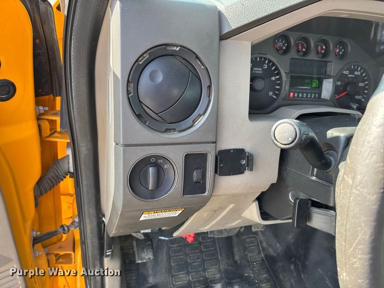 image for item DZ4539 2009 Ford F550 Super Duty bucket truck