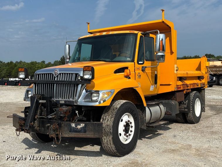 2005 International 7400 dump truck