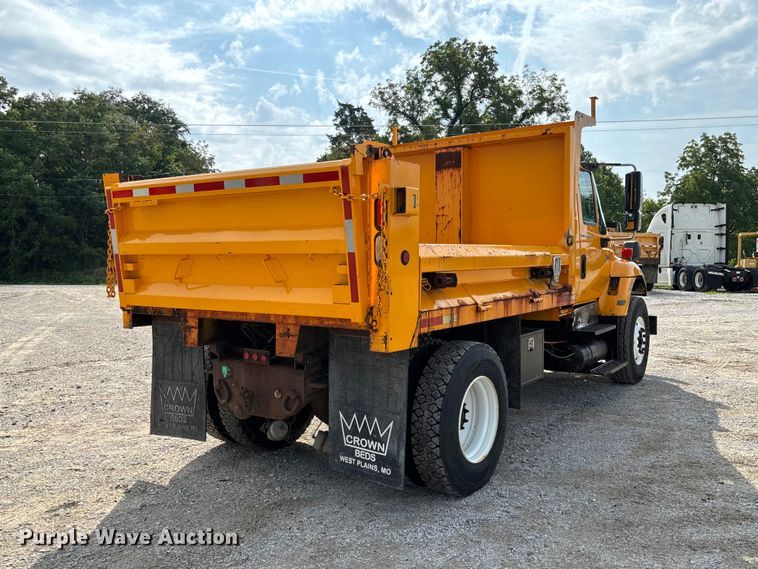image for item DZ4542 2005 International 7400 dump truck