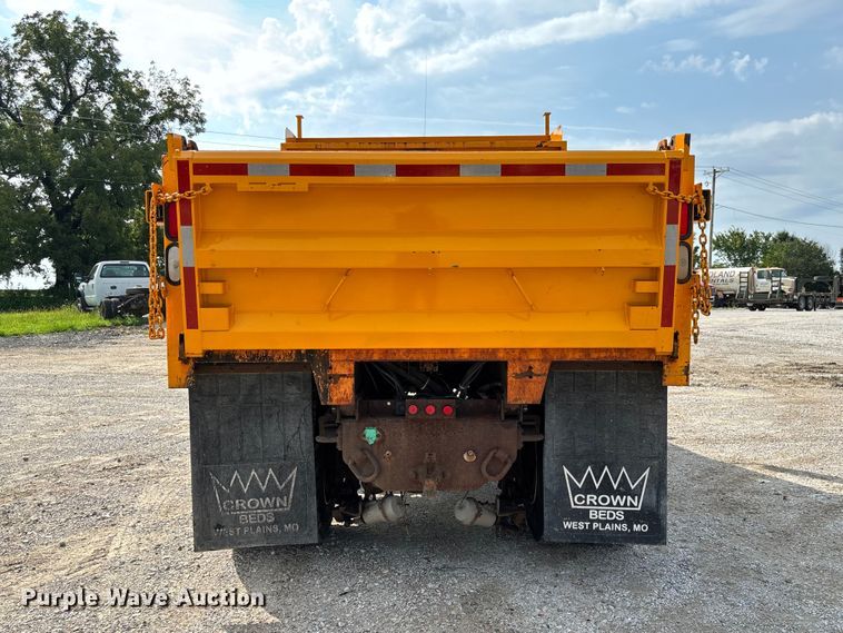 image for item DZ4542 2005 International 7400 dump truck