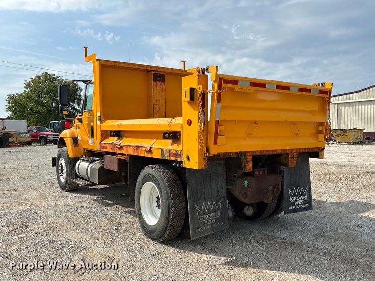 image for item DZ4542 2005 International 7400 dump truck