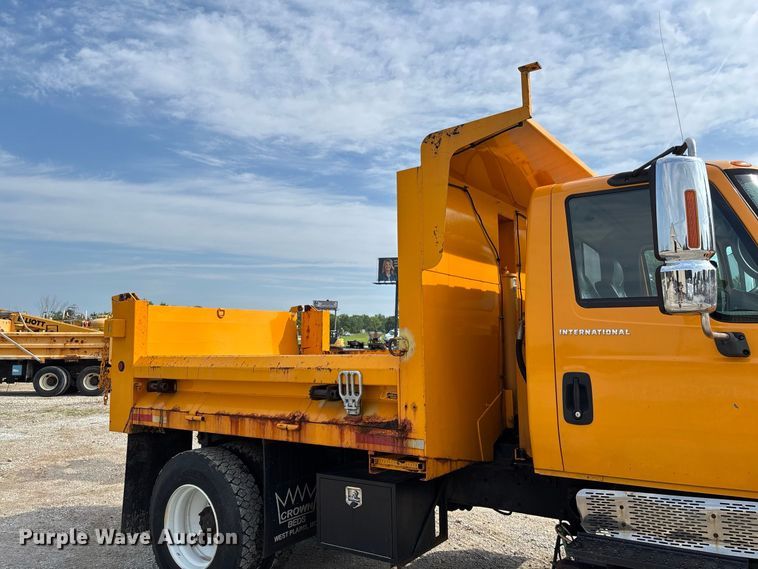 image for item DZ4542 2005 International 7400 dump truck