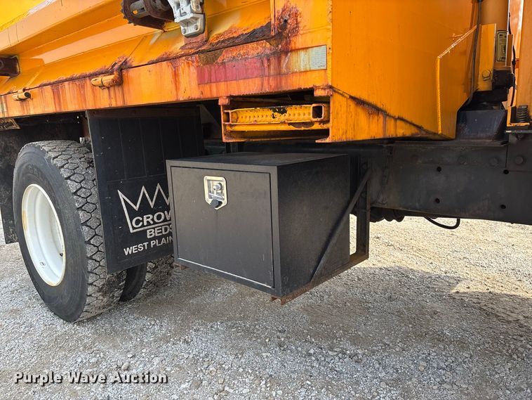 image for item DZ4542 2005 International 7400 dump truck