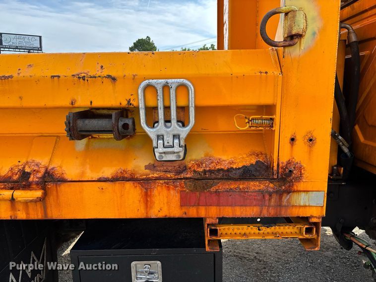 image for item DZ4542 2005 International 7400 dump truck