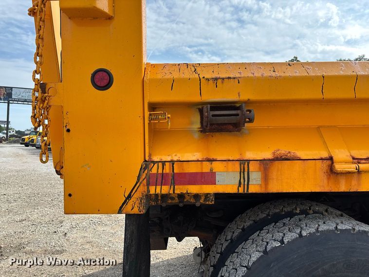 image for item DZ4542 2005 International 7400 dump truck