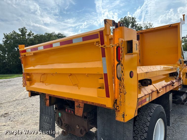 image for item DZ4542 2005 International 7400 dump truck