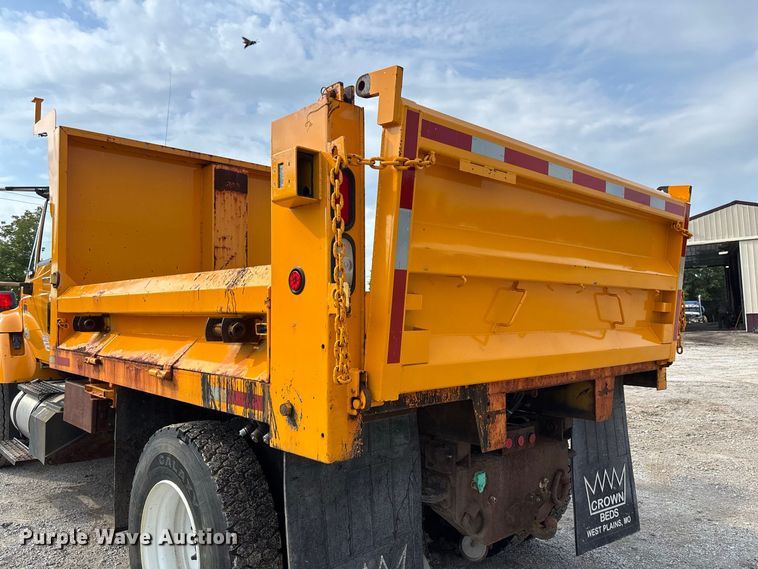 image for item DZ4542 2005 International 7400 dump truck