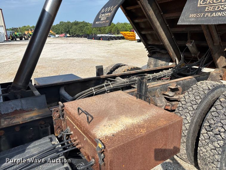 image for item DZ4542 2005 International 7400 dump truck