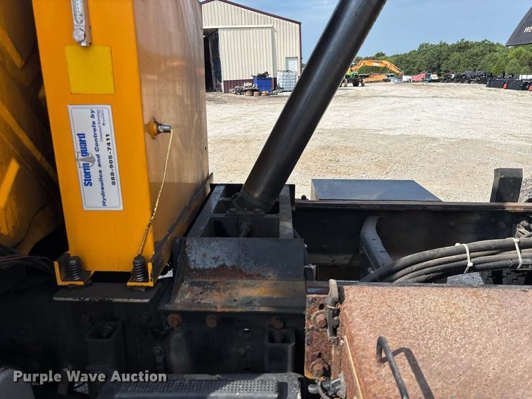 image for item DZ4542 2005 International 7400 dump truck