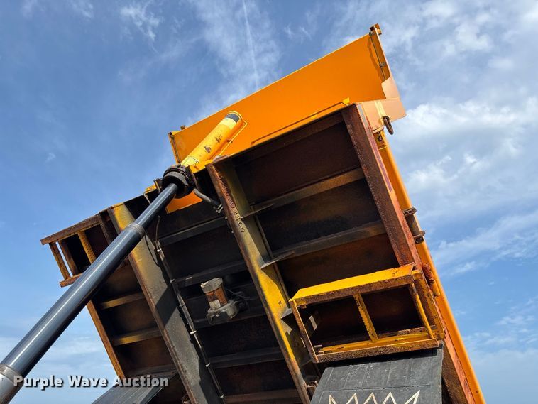 image for item DZ4542 2005 International 7400 dump truck