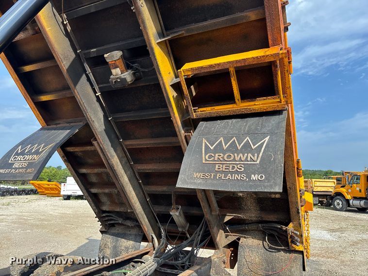 image for item DZ4542 2005 International 7400 dump truck