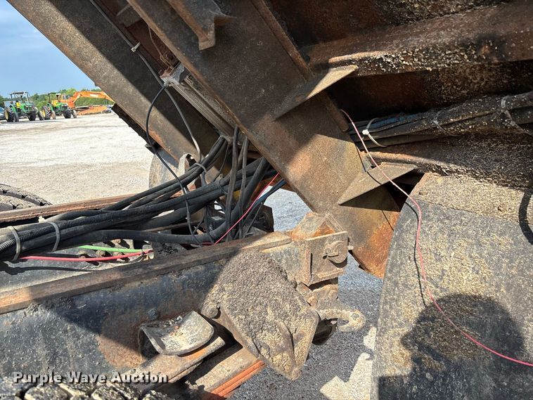 image for item DZ4542 2005 International 7400 dump truck