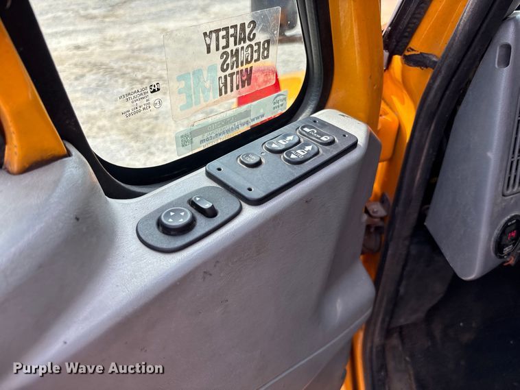 image for item DZ4542 2005 International 7400 dump truck