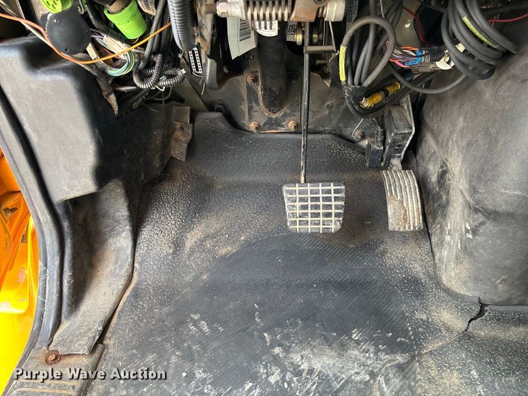 image for item DZ4542 2005 International 7400 dump truck