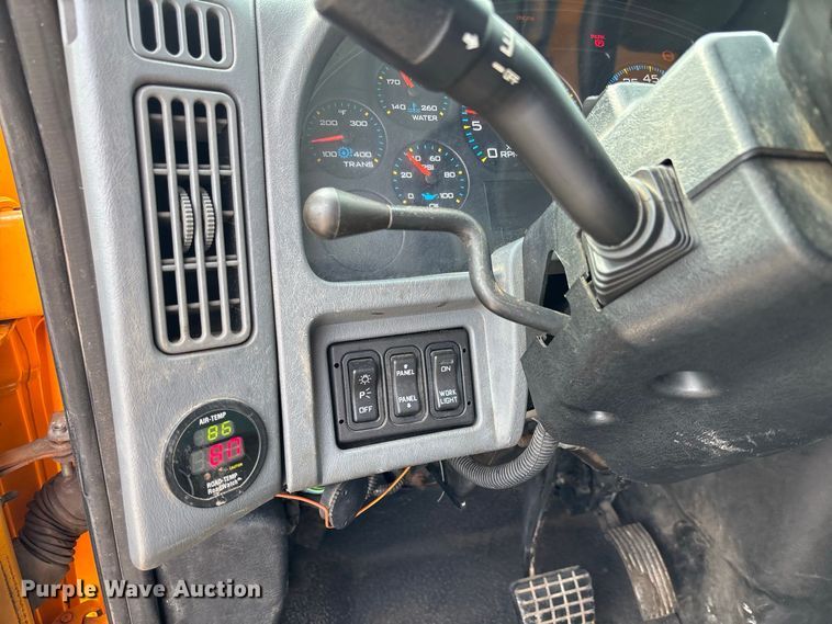 image for item DZ4542 2005 International 7400 dump truck