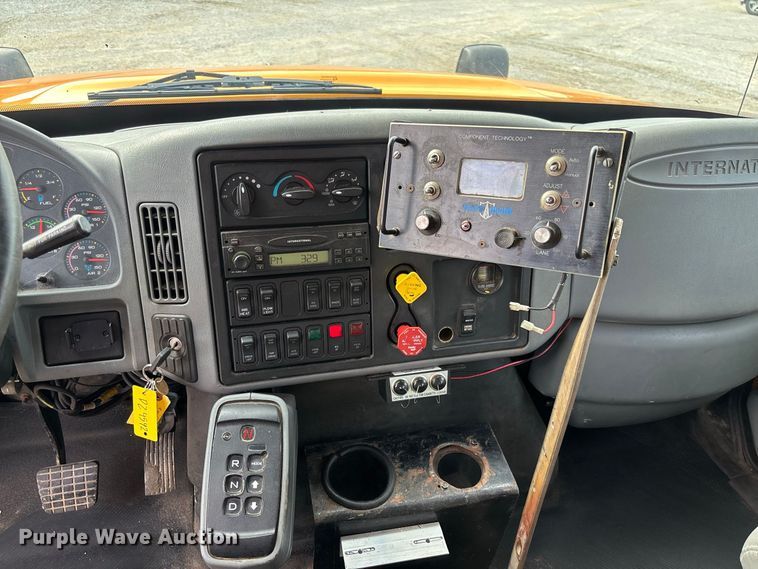 image for item DZ4542 2005 International 7400 dump truck