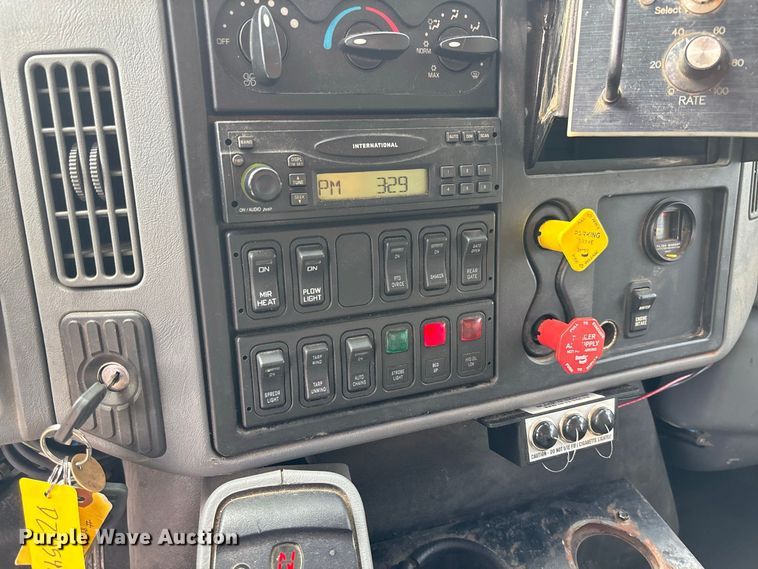 image for item DZ4542 2005 International 7400 dump truck