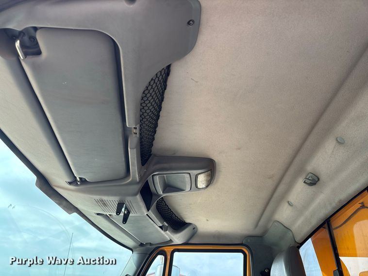 image for item DZ4542 2005 International 7400 dump truck