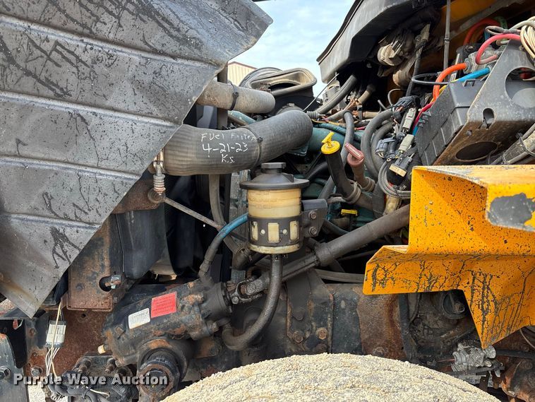 image for item DZ4542 2005 International 7400 dump truck