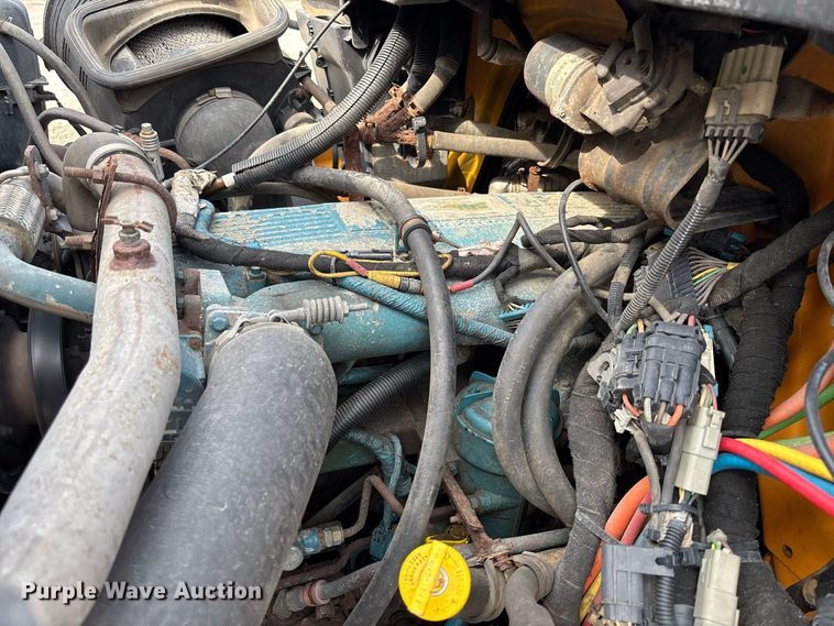 image for item DZ4542 2005 International 7400 dump truck
