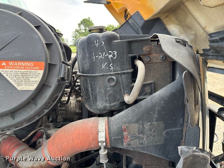image for item DZ4542 2005 International 7400 dump truck
