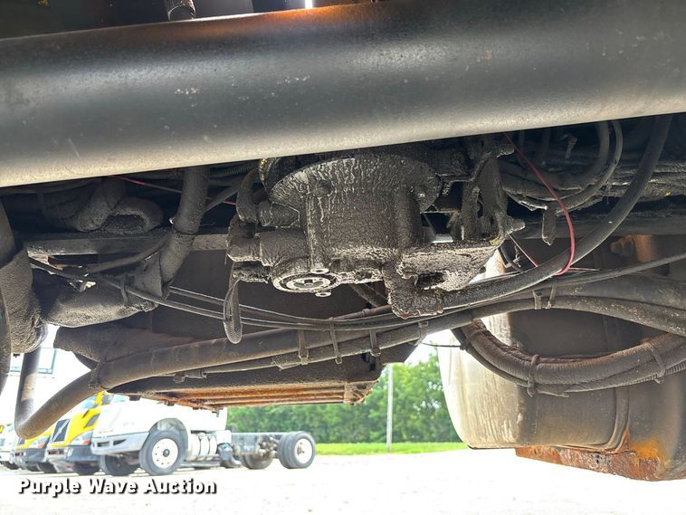 image for item DZ4542 2005 International 7400 dump truck