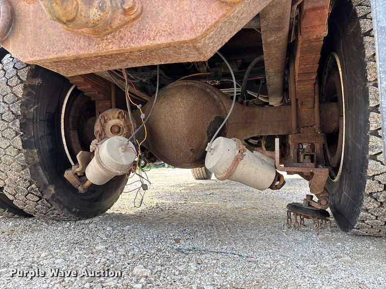 image for item DZ4542 2005 International 7400 dump truck