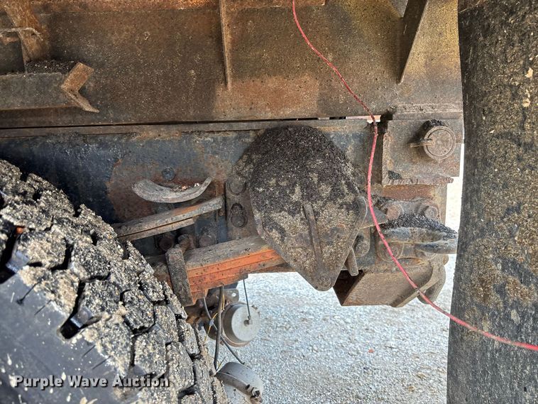 image for item DZ4542 2005 International 7400 dump truck