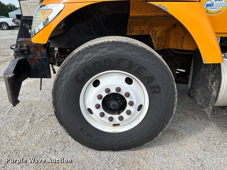 image for item DZ4542 2005 International 7400 dump truck