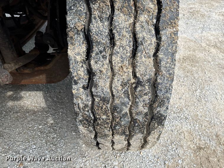 image for item DZ4542 2005 International 7400 dump truck