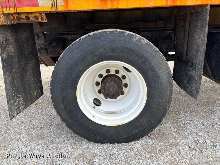 image for item DZ4542 2005 International 7400 dump truck