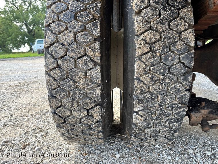 image for item DZ4542 2005 International 7400 dump truck