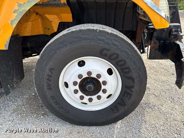 image for item DZ4542 2005 International 7400 dump truck