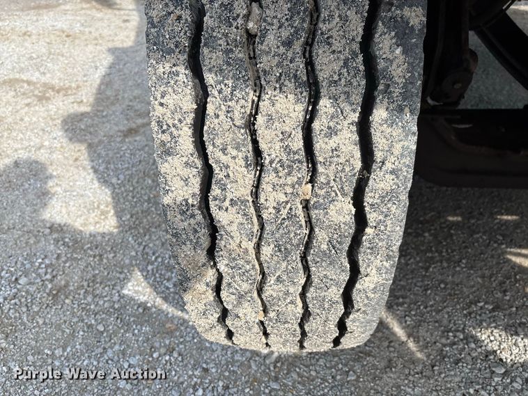 image for item DZ4542 2005 International 7400 dump truck
