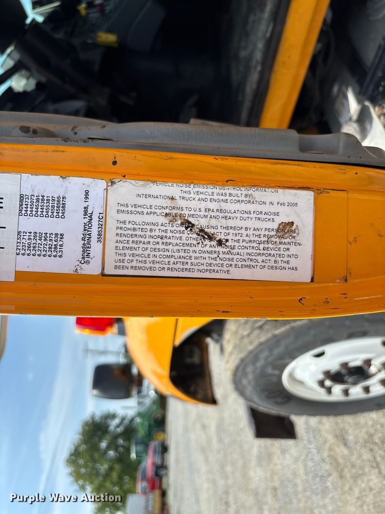 image for item DZ4542 2005 International 7400 dump truck