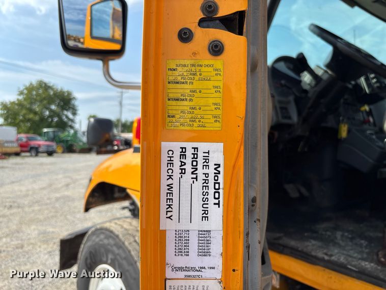 image for item DZ4542 2005 International 7400 dump truck