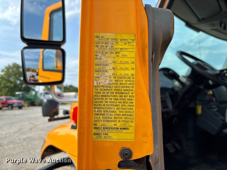image for item DZ4542 2005 International 7400 dump truck