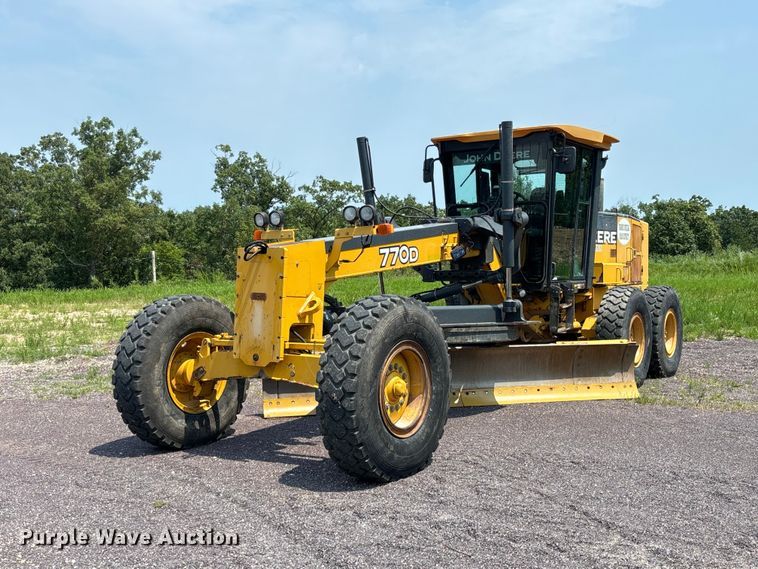 image for item DZ4561 2006 John Deere 770D motor grader